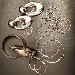 6 Hoop Earings
